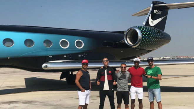 Guiño Desventaja baños Cristiano Ronaldo y el avión de Nike que vale 32 millones de dólares |  MARCA Claro Argentina