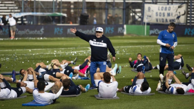 Gimnasia La Plata Diego Maradona Ausente En El Primer Entrenamiento De Gimnasia Marca Claro Argentina