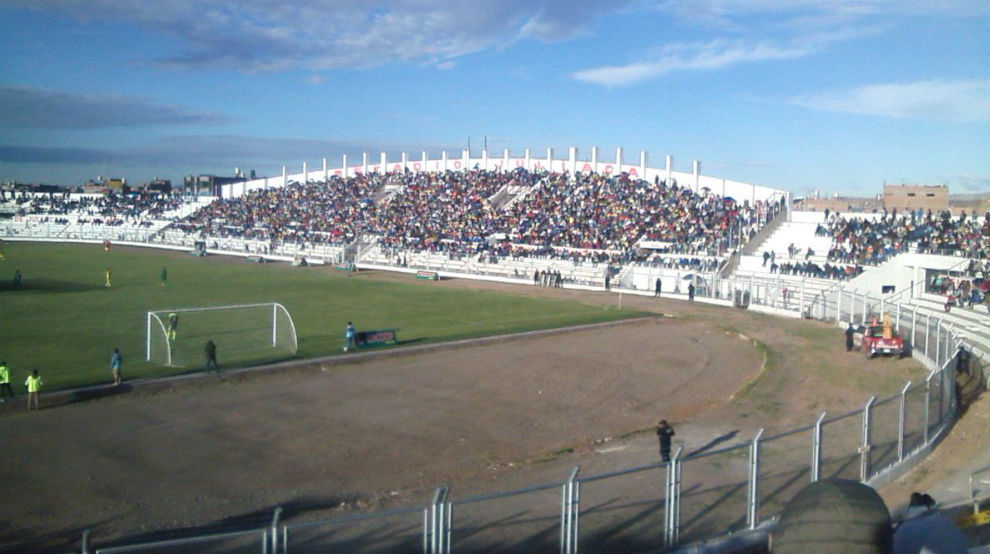 El estadio está a unos 3800 metros sobre el nivel del mar.