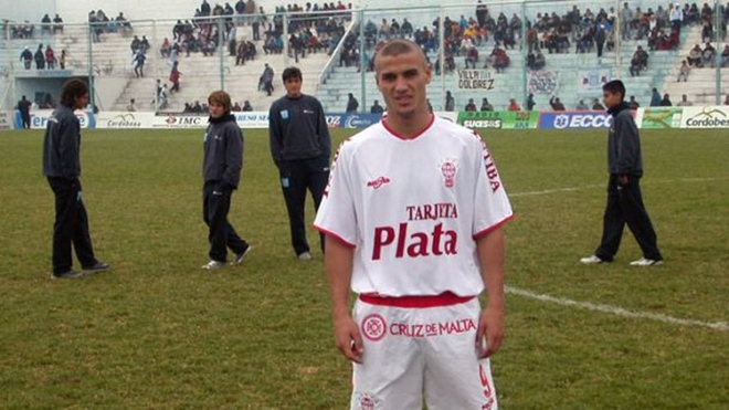 Daniel Osvaldo con la camiseta de Huracán.