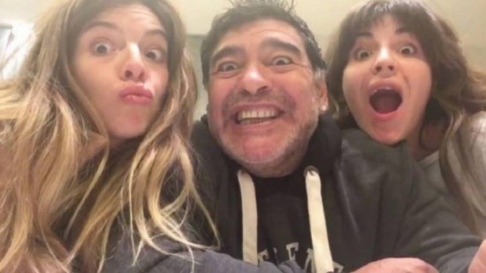 Gimnasia La Plata Dalma Y Gianinna Maradona Denunciarian Al Entorno Que Rodea A Diego Marca Claro Argentina