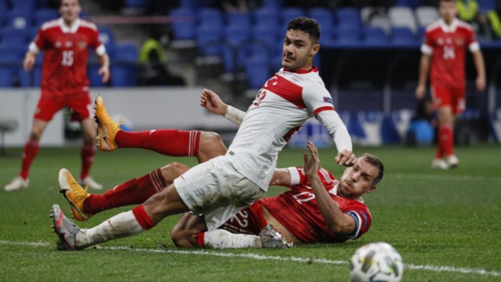 El Liverpool escoge a Ozan Kabak para reforzar la zaga defensiva