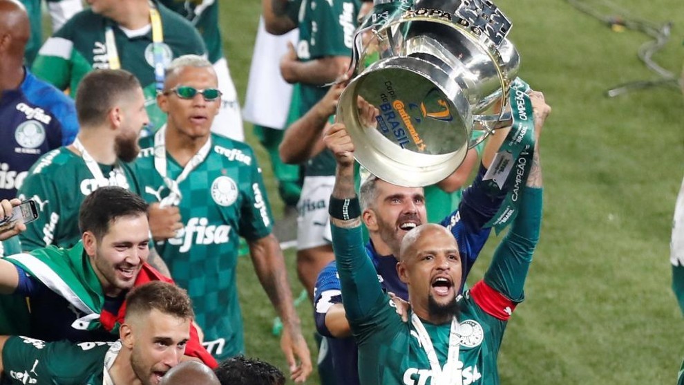 Felipe Melo celebra un título con Palmeiras.
