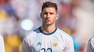 Lucas Alario, durante un partido de Argentina.
