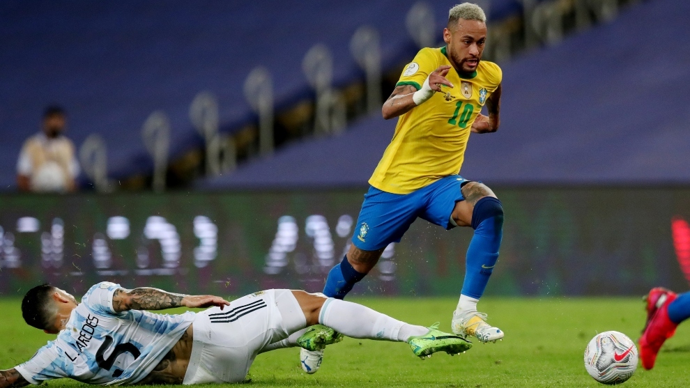 Leandro Paredes y Neymar Jr en la final de la Copa América.