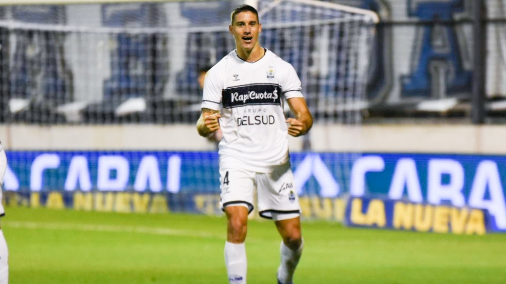 Leo Morales celebra el gol de la victoria.