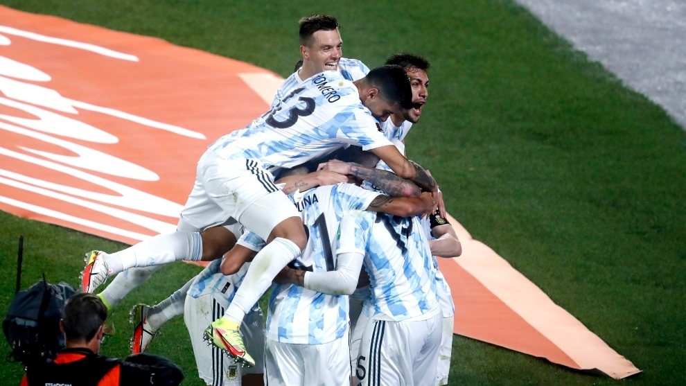 La celebración del primer gol argentino.