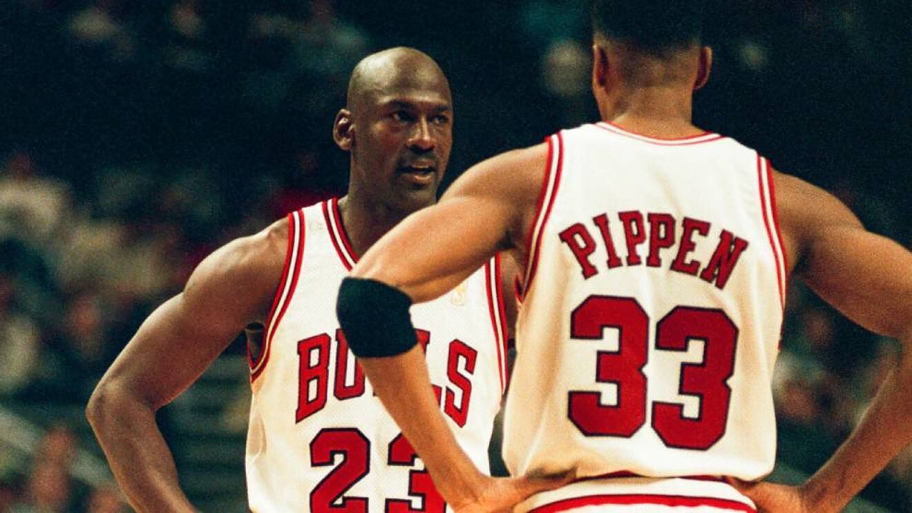 Michael Jordan y Scottie Pippen durante un partido de Bulls.