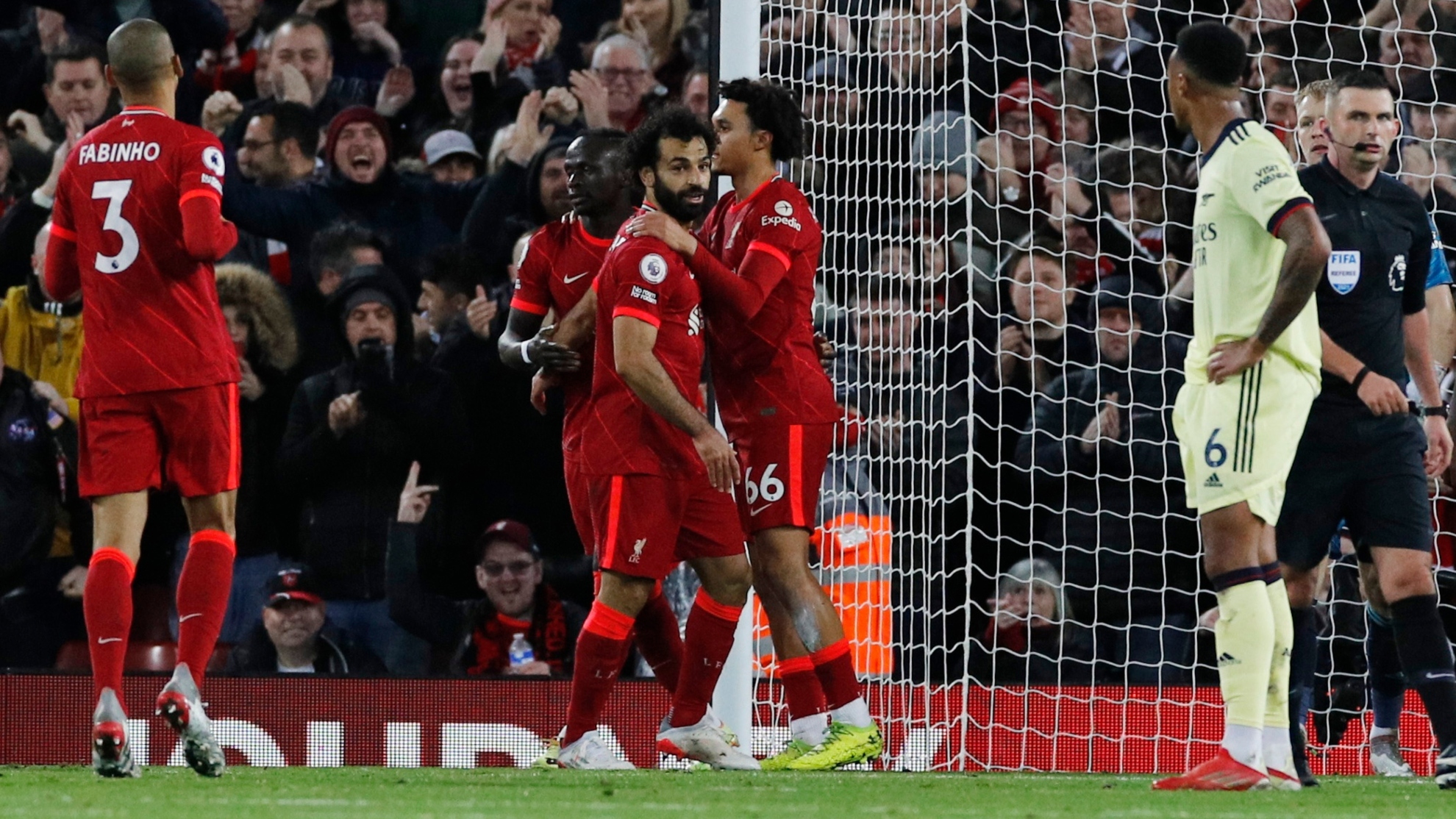El Liverpool celebra un de sus cuatro goles en el partido.