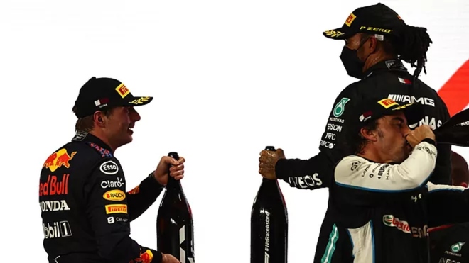 Lewis Hamilton fue primero en Qatar y Max Verstappen segundo