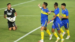 Diego González celebra su gol, el primero de la victoria.
