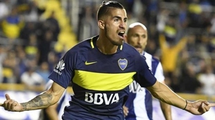 Benítez celebra un gol con Boca ante Talleres en La Bombonera.