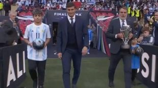 Benjamín Agüero estuvo en Wembley para homenajear a su abuelo