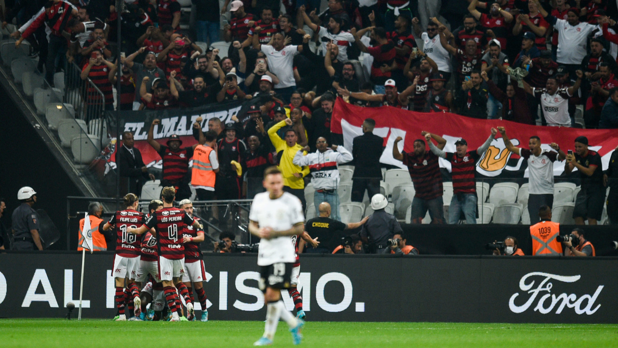 Flamengo derrotó a Corinthians (0-2)