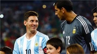 Messi y Guzmán, en un partido con la Selección de Argentina.